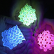 Imagen para el artículo titulado Científicos crean el material fluorescente más brillante conocido